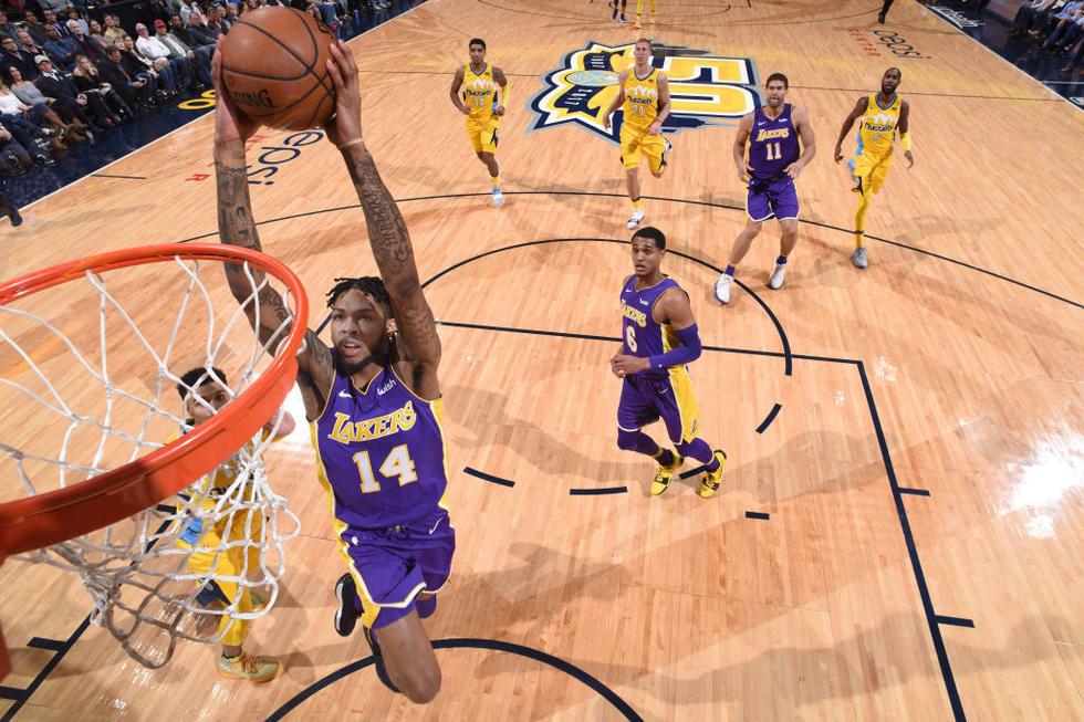 或自乱阵脚 或自乱阵脚